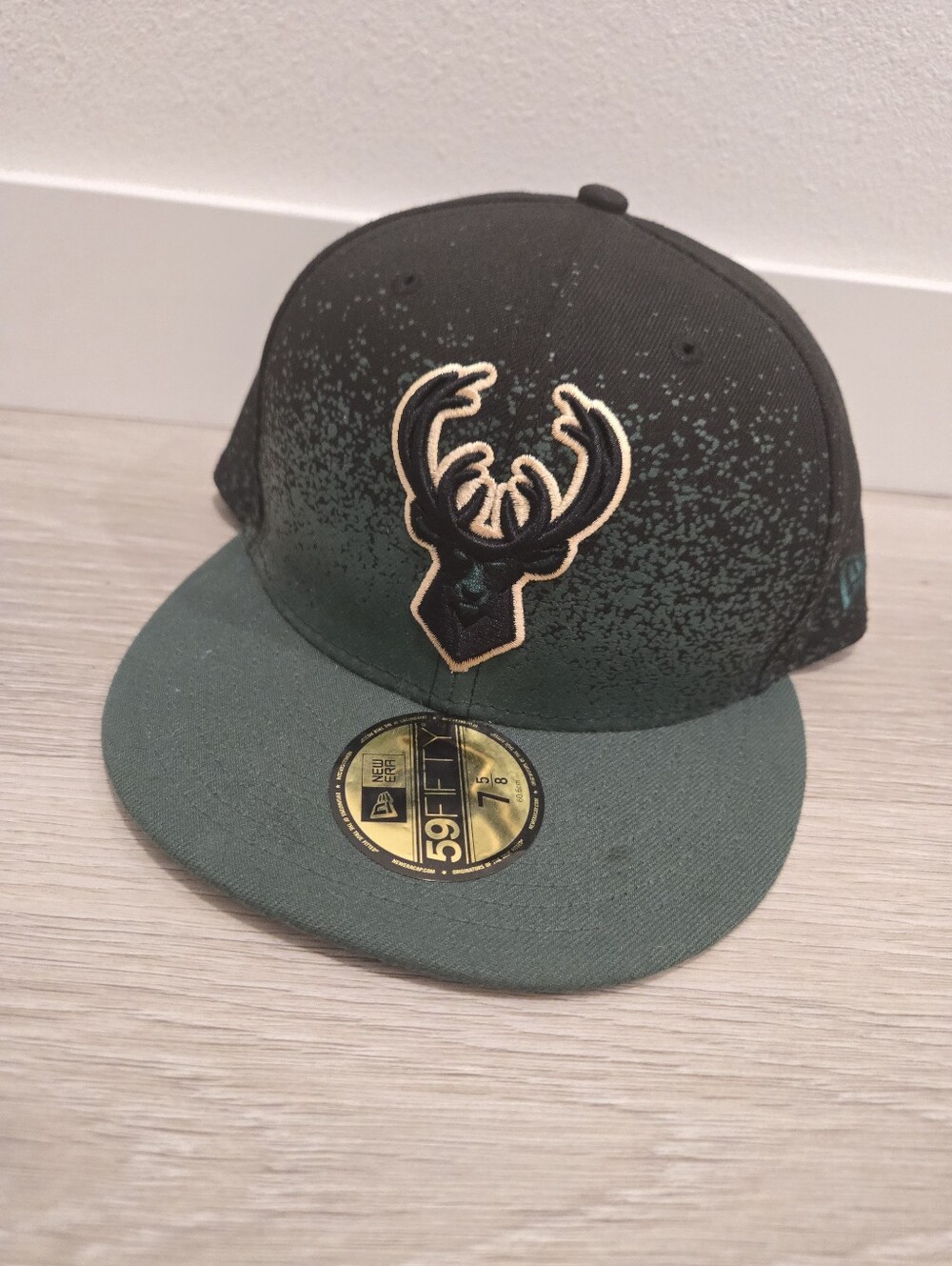 New Era Milwaukee Bucks Green and Black Gradient Snapback